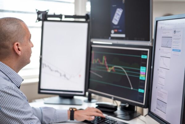 Navigating the World of Online Stock Brokers: A Comprehensive Guide