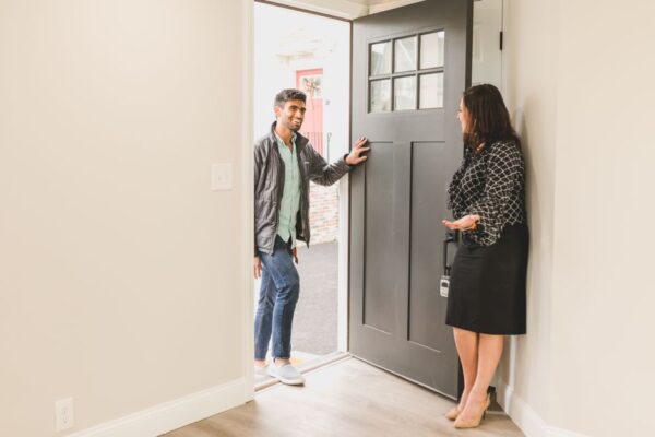 The Essential Role of a Real Estate Agent in Today’s Market