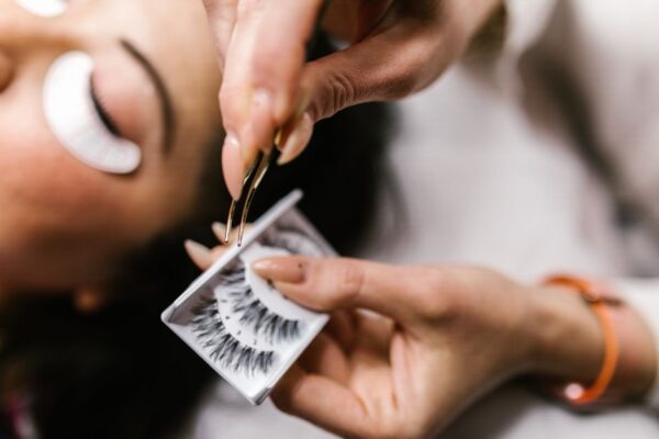 The Ultimate Guide to Choosing the Right Lash Extension Salon