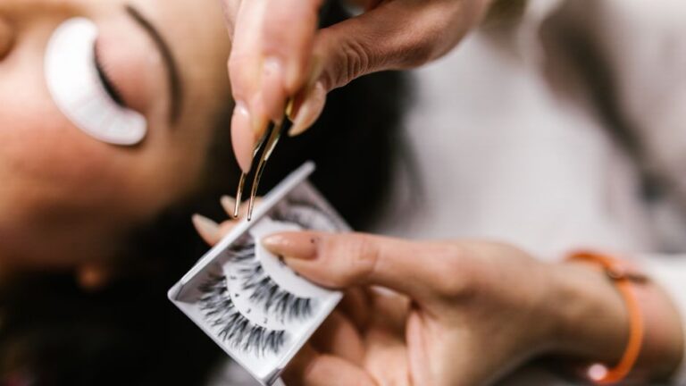 The Ultimate Guide to Choosing the Right Lash Extension Salon