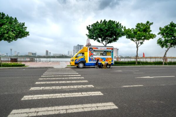 魅力的なキッチンカーケータリングの世界