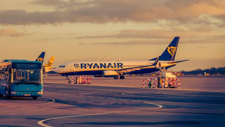 The Essential Guide to Airport Shuttle Services