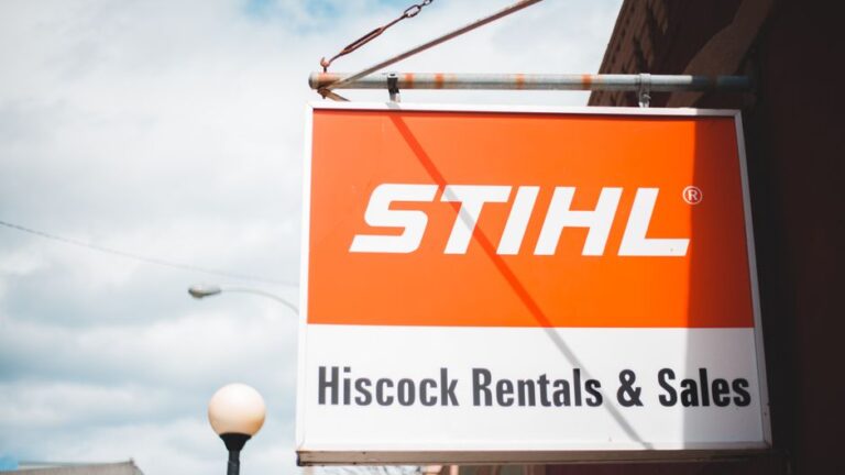 The Essential Guide to Choosing a Vinyl Sign Company