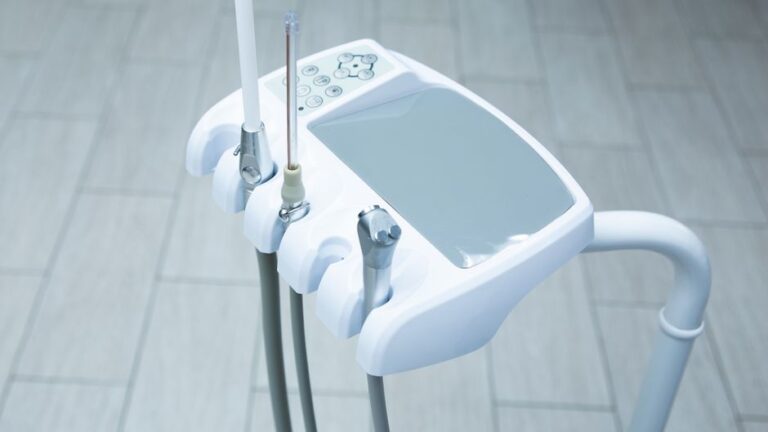 Choosing the Right Dental Equipment Supplier for Your Practice