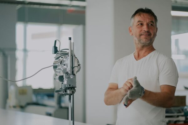 The Rise of Custom Clothing Manufacturers in the Fashion Industry