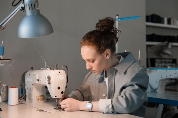 The Rise of Custom Clothing Manufacturers in Today’s Fashion Industry