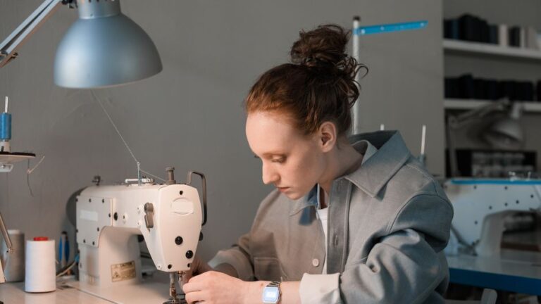 The Rise of Custom Clothing Manufacturers in Today’s Fashion Industry