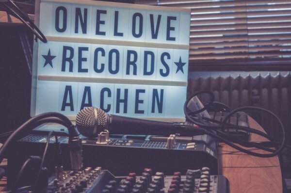 The Ultimate Guide to Recording Studio Rentals