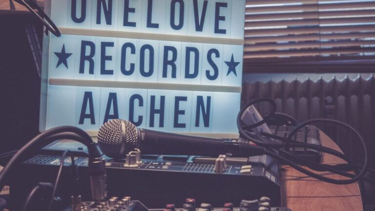 The Ultimate Guide to Recording Studio Rentals
